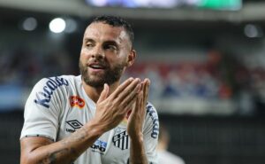 guilherme, do santos, interessa ao flamengo e carille é avisado