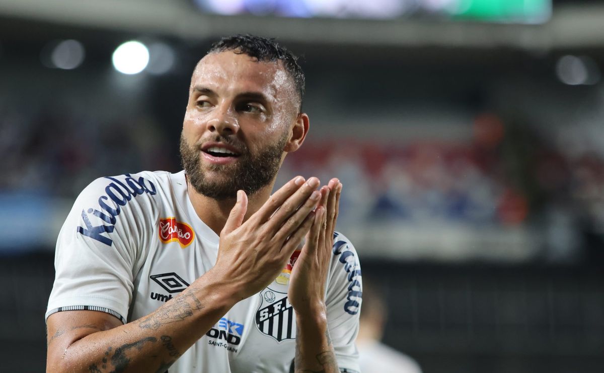 guilherme, do santos, interessa ao flamengo e carille é avisado