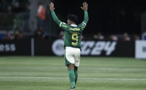 leila pereira presidente do palmeiras, detalha informações sobre transferência de endrick