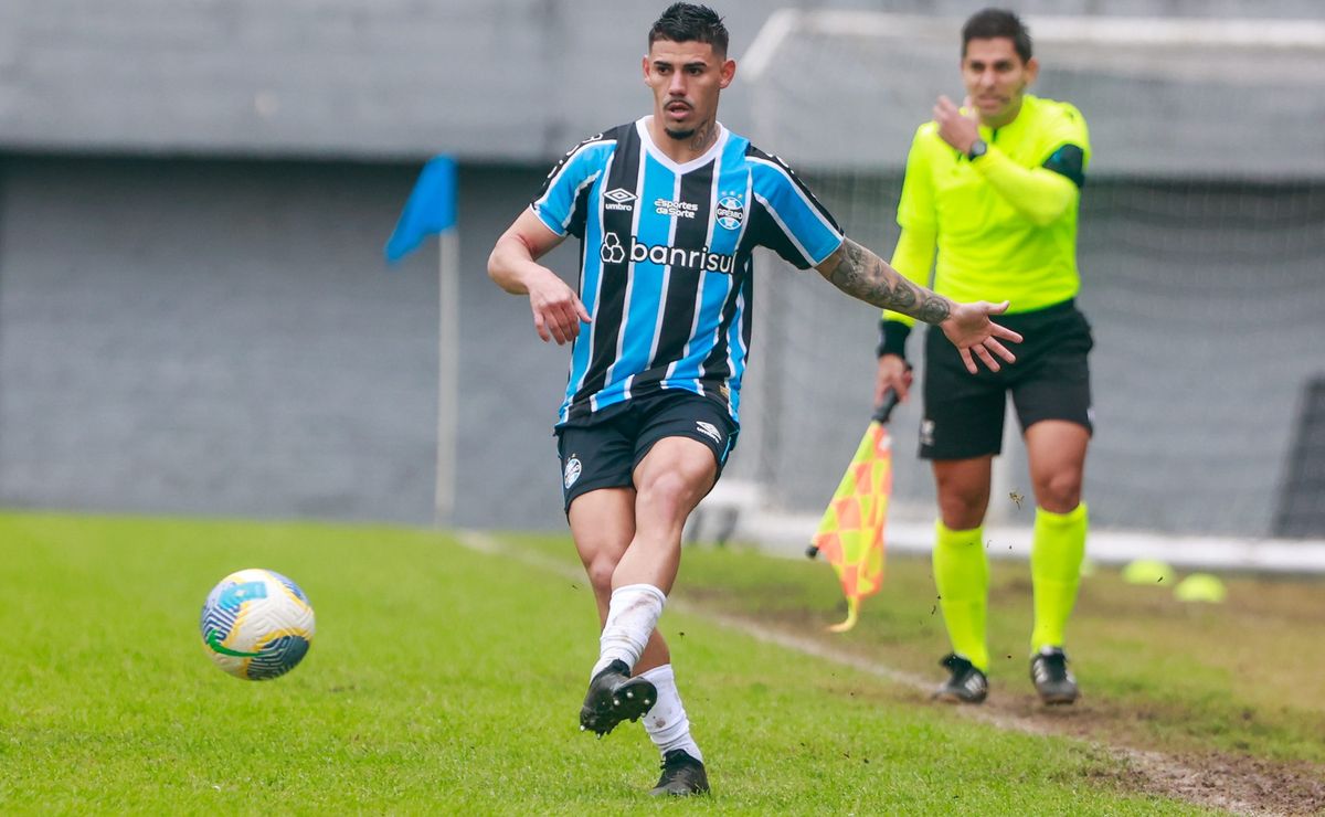 escalação do grêmio contra bahia terá retorno de mayk e mudanças visando o fluminense 