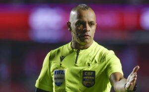 torcida do são paulo detona arbitragem de wilton pereira sampaio na web: “destruiu o jogo”