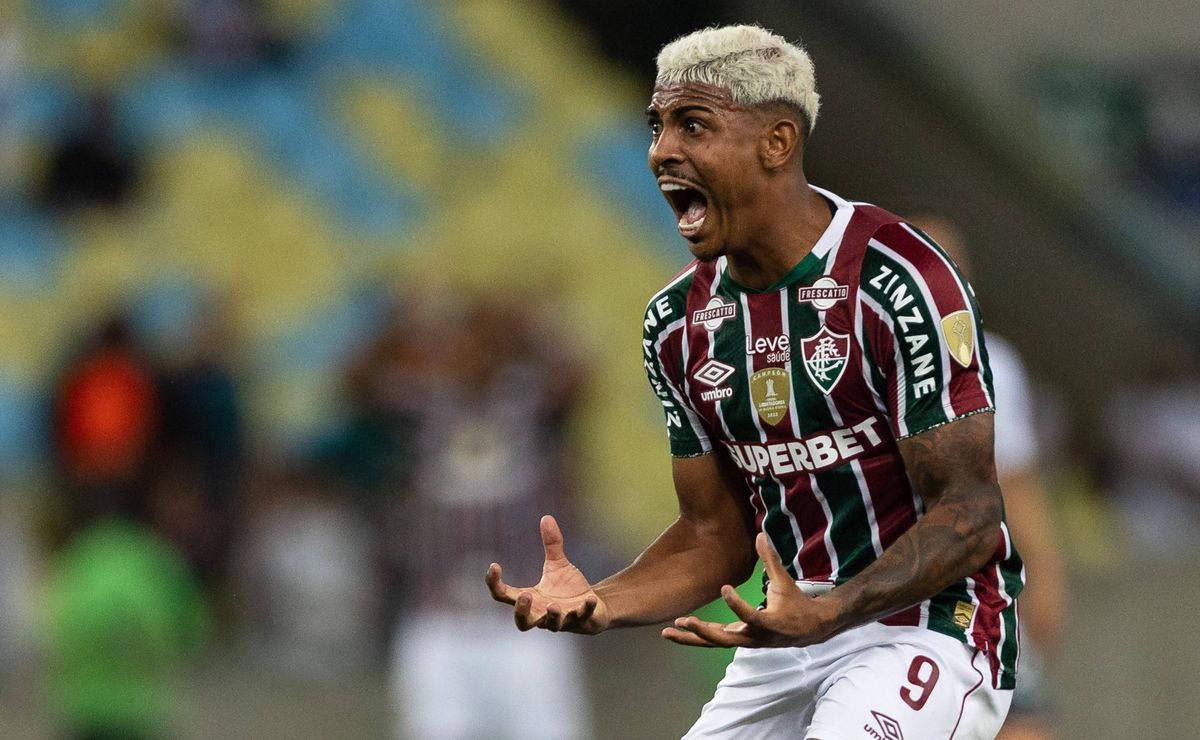 torcida do fluminense não perdoa john kennedy após queda na copa do brasil: "ex jogador"