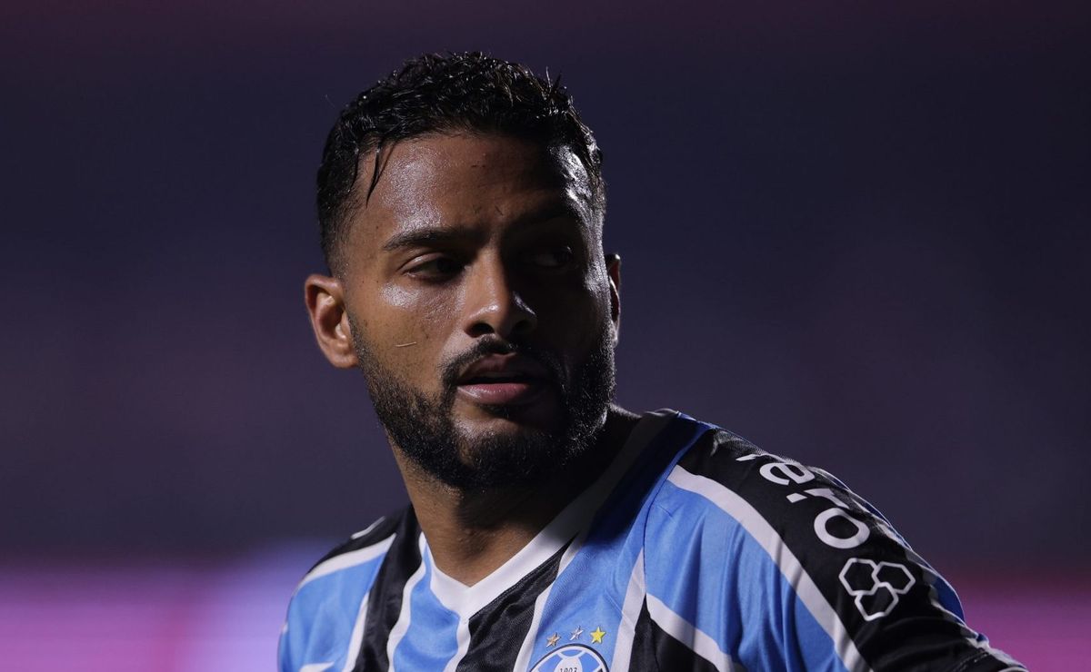 reinaldo, do grêmio, aparece no top 4 dos defensores com mais cruzamentos certos no brasileirão