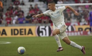 monsalve, arezo e +1 reforço do grêmio terão minutos importantes com renato gaúcho 