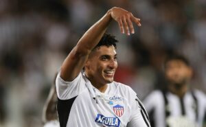 gabriel fuentes: veja as características do lateral que negocia com o fluminense