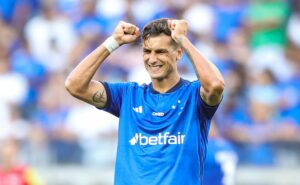 juan dinenno brilha em empate entre vitória e cruzeiro é o destaque da rodada