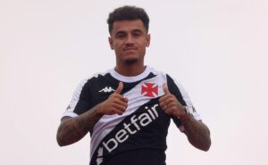 vasco cede empate no finalzinho em jogo que marcou a volta de coutinho a são januário