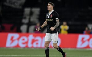 rafael paiva define time titular do vasco com o retorno de pablo vegetti