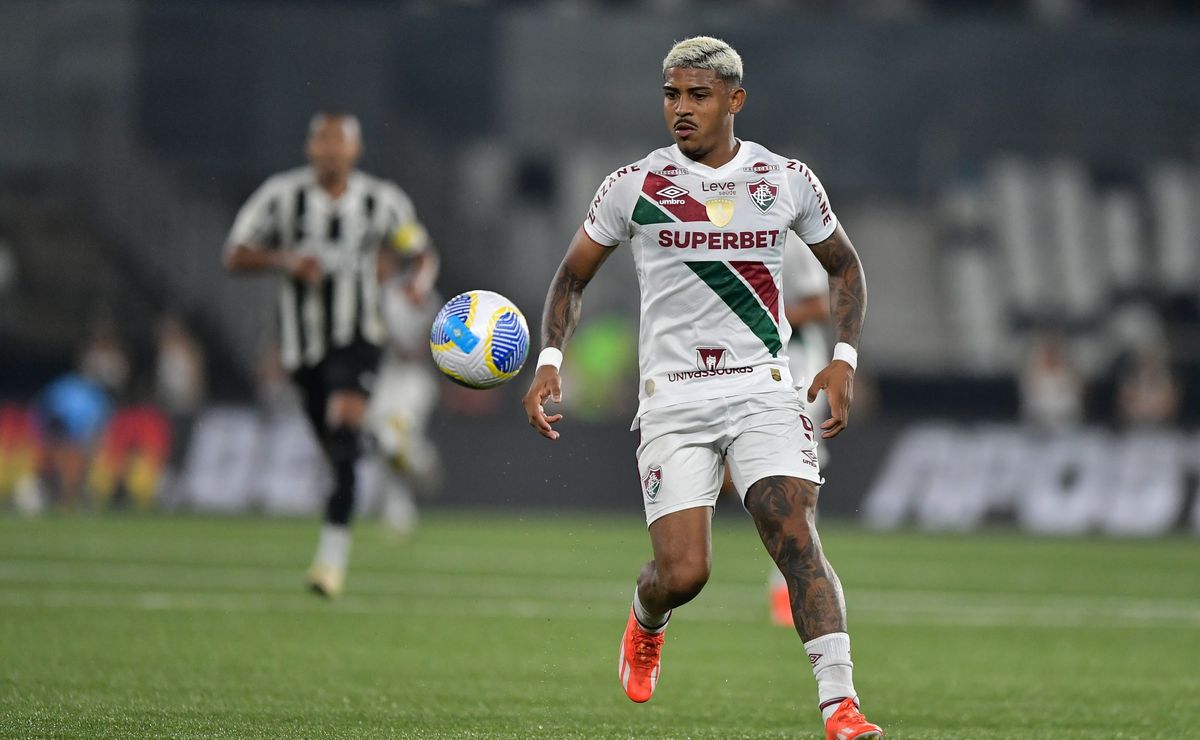 reações da internet:  torcida do fluminense fica revoltada com john kennedy