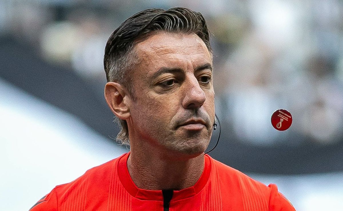 palmeiras toma decisão contra raphael claus e vai à cbf pedir explicação da súmula