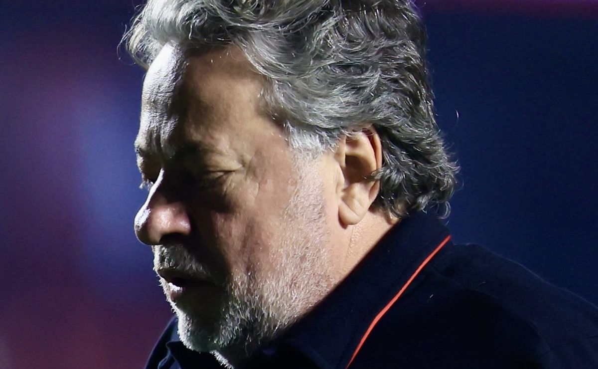 santiago longo negocia com o são paulo e conversas seguem bom caminho; Árabes entram na disputa