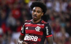 vitinho no internacional depende de um detalhe para iniciar as conversas de retorno 