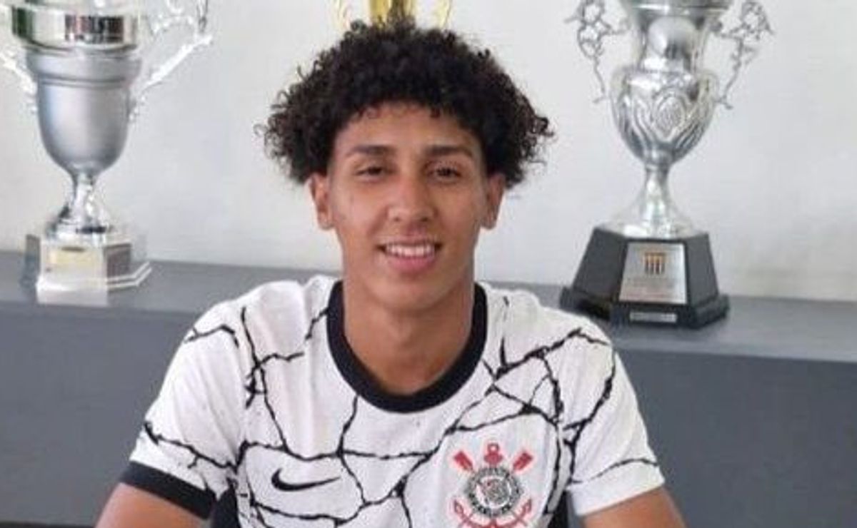 diretor do corinthians desiste da contratação de ‘goleiro que virou lateral esquerdo’: “não vou ficar”