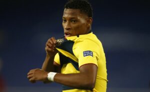 após anunciar com gonzalo plata, flamengo quer fechar mercado com chegada de danilo