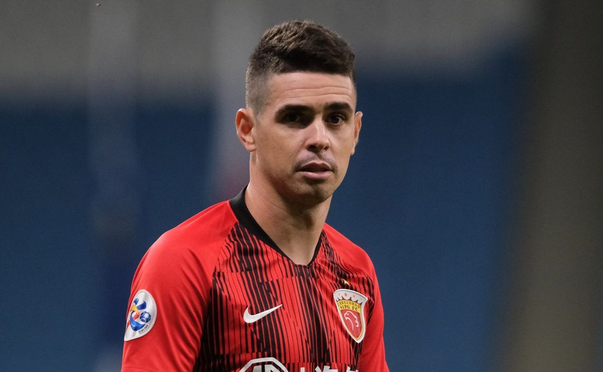 vasco entra na disputa e pode fechar contratação de oscar; internacional recuou nas sondagens