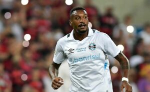 escalação do grêmio: renato gaúcho define time com edenilson entre os titulares