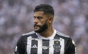 situação física de hulk é exposta dias antes de confronto com o são paulo