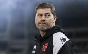 rafael paiva deve fazer mudanças no vasco e voltar com joão victor como titular da zaga