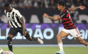 por goleada, botafogo vence flamengo e reassume a liderança do campeonato brasileiro