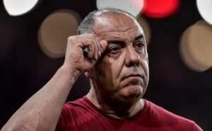 marcos braz descarta negociação e ex jogador do flamengo assina contrato com o santos