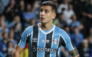 grêmio vive dúvida e monsalve e cristaldo têm futuro em aberto para renato portaluppi