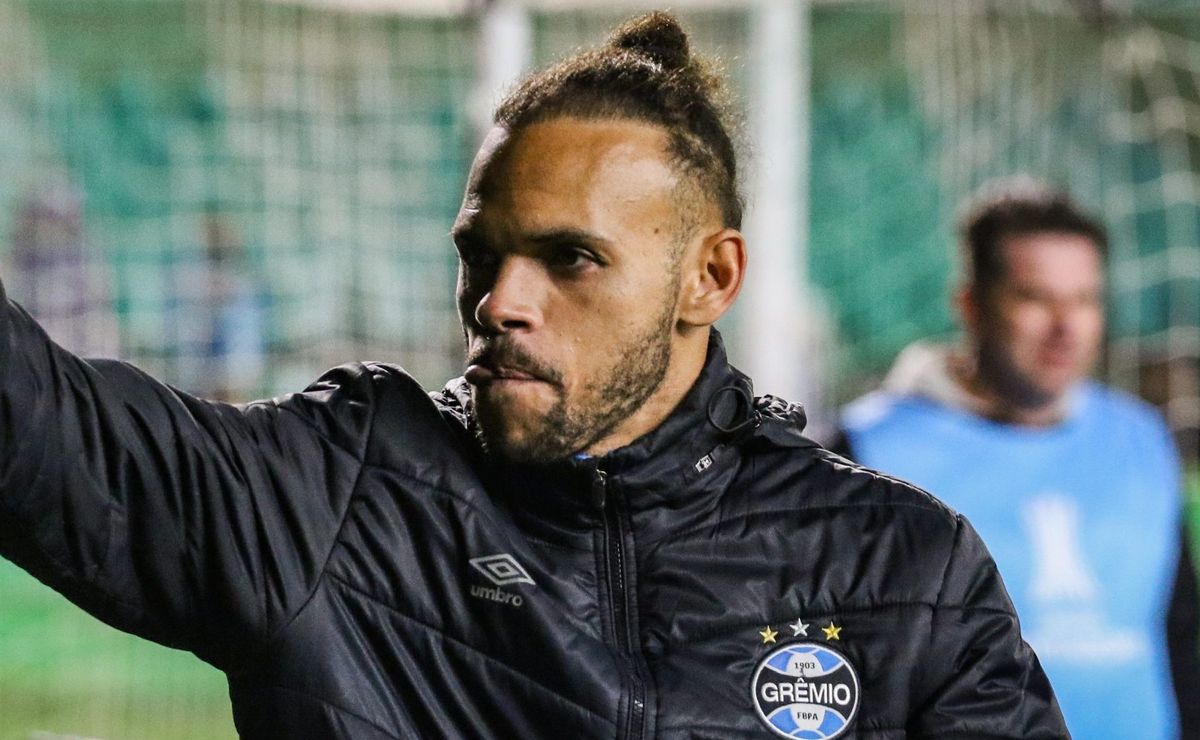 lucas leiva revela como auxiliou grêmio a fechar a contratação de braithwaite