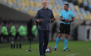 desconforto com escolha de centroavante? mano menezes revela bastidores no fluminense