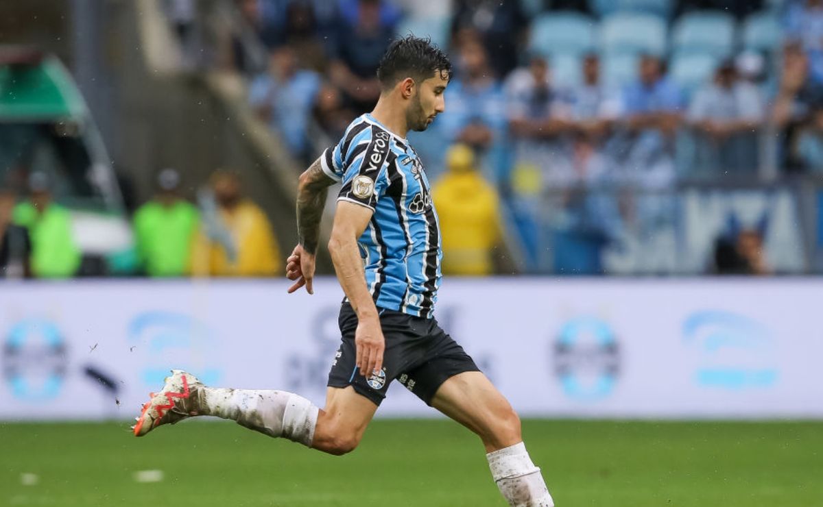 villasanti em alta: números impressionantes consolidam volante como o grande destaque do grêmio em 2024