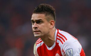 borré aparece treinando com bola no internacional e vira reforço para os próximos jogos