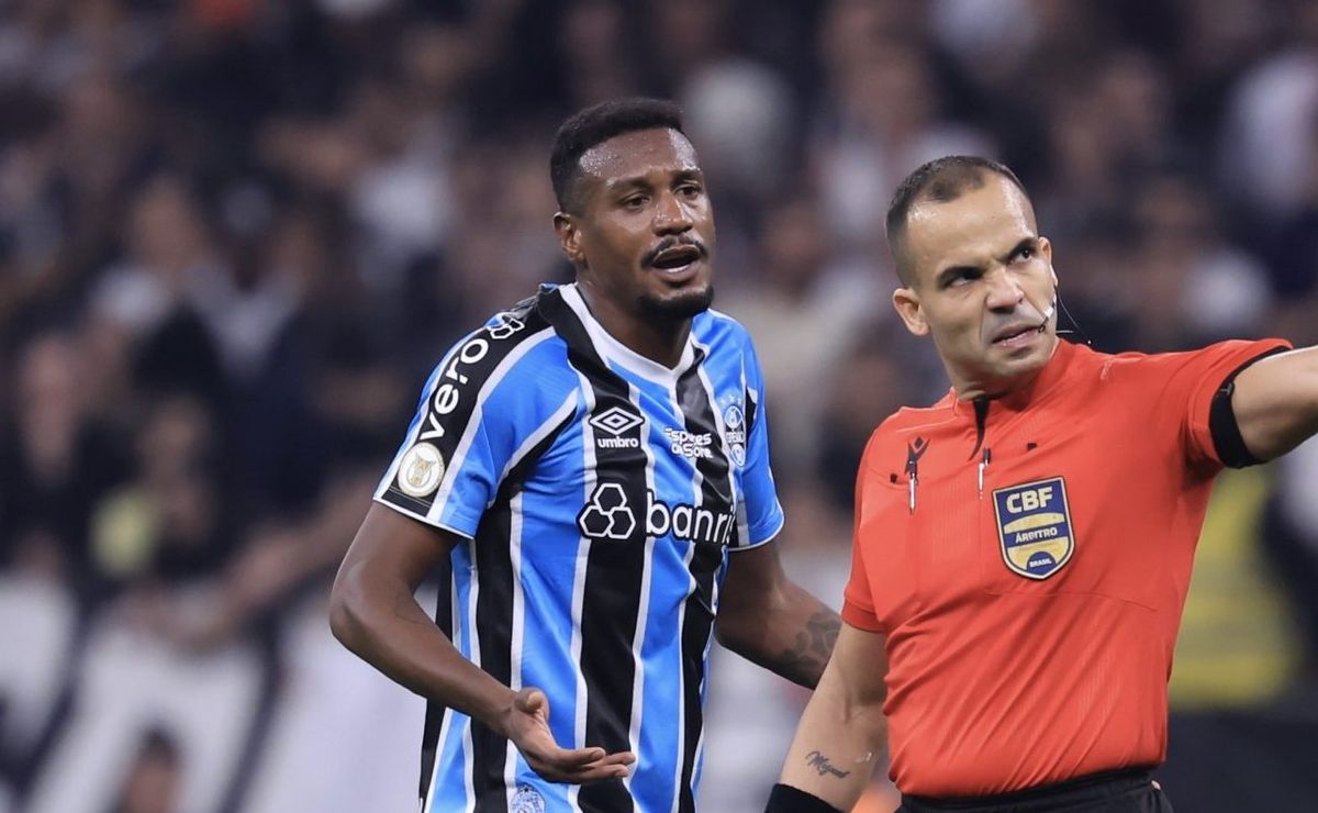 eliminação do grêmio de edenílson mantém cruzeiro como o maior campeão da copa do brasil