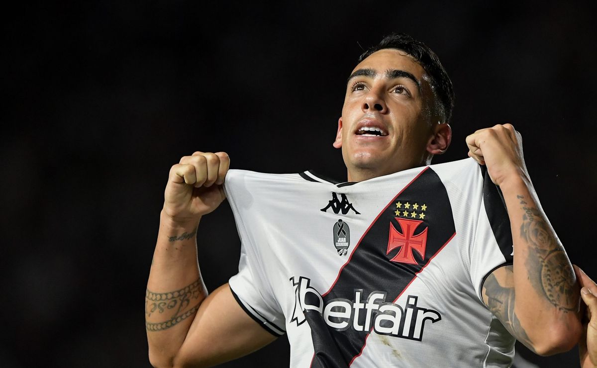 vasco vira o jogo e abre vantagem contra athletico pr na copa do brasil
