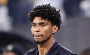 hugo souza se firma como titular do corinthians e alcança estatística expressiva