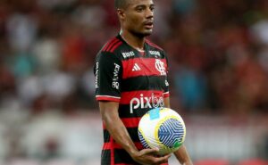 arrascaeta revela estratégia rubro negra para vencer palmeiras e comenta sobre de la cruz: "mini craque"