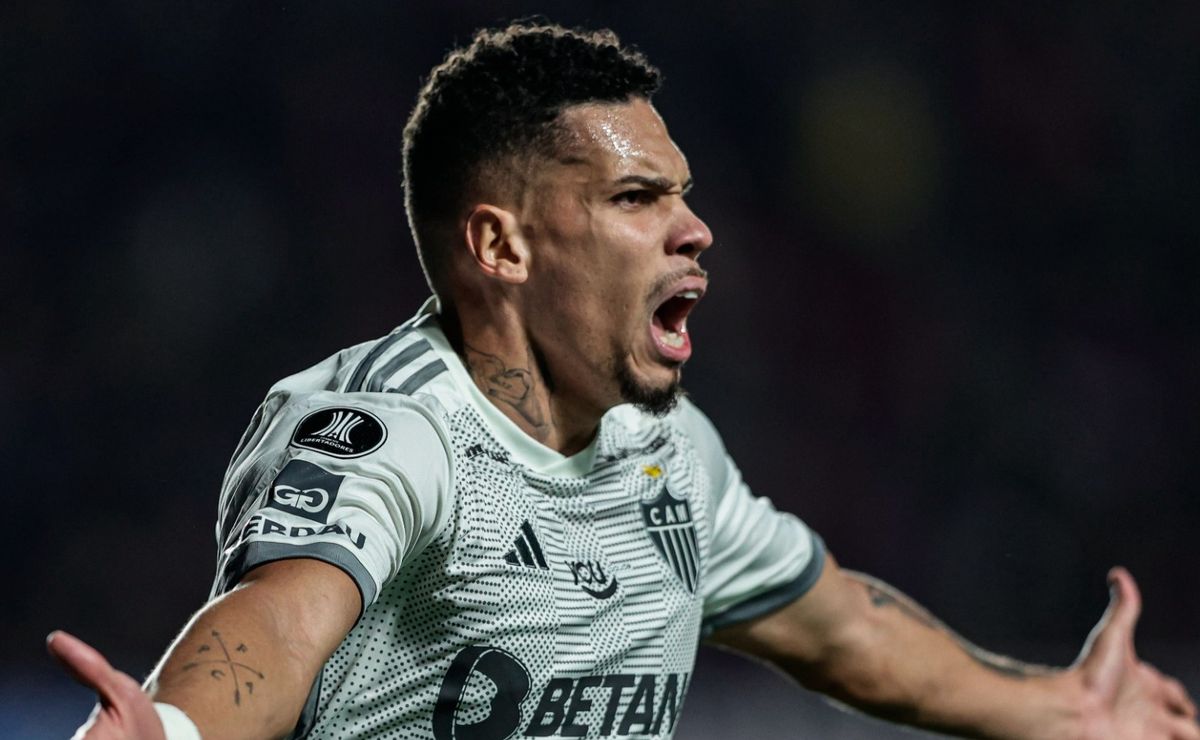 torcida do atlético mg vai à loucura com gol de paulinho: "o dono da libertadores"