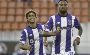 santos contrata pacotão de 4 reforços com wendel e encerra contratações na janela 