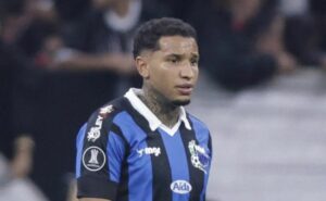 com quadro neurológico crítico, juan izquierdo segue internado; calleri e michel araújo visitam hospital