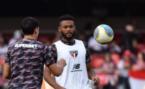 sabino emenda sequência pelo são paulo e torcida manda recado a zubeldía: “apegado a jogadores”
