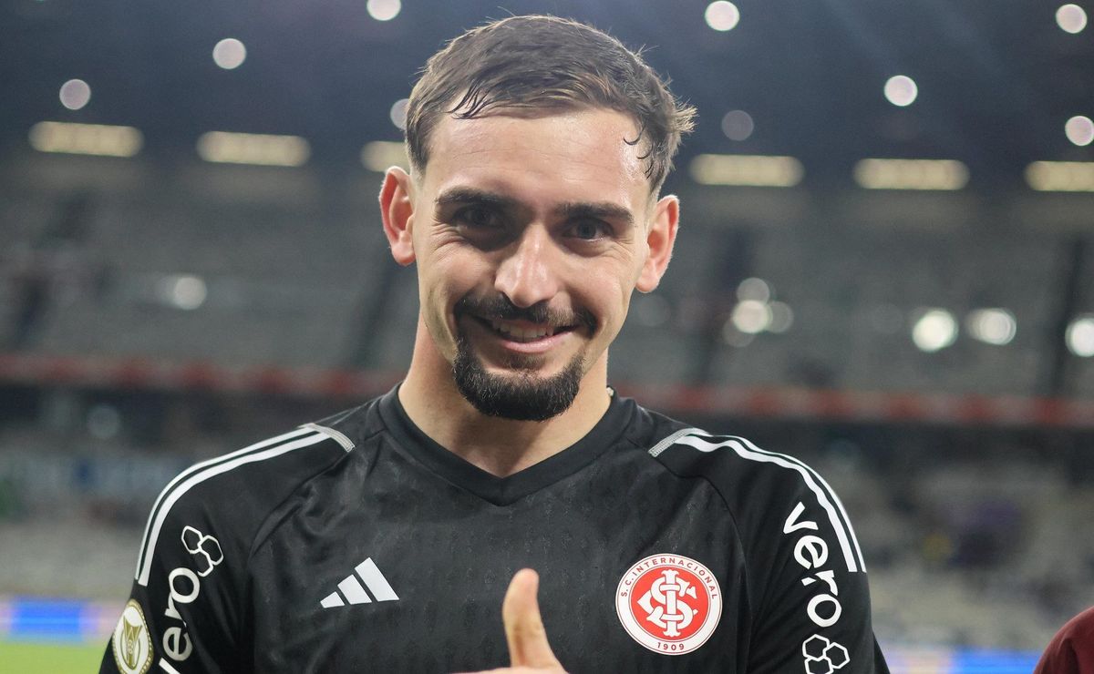 anthoni recebe elogios de cássio, do cruzeiro, após garantir empate para o internacional