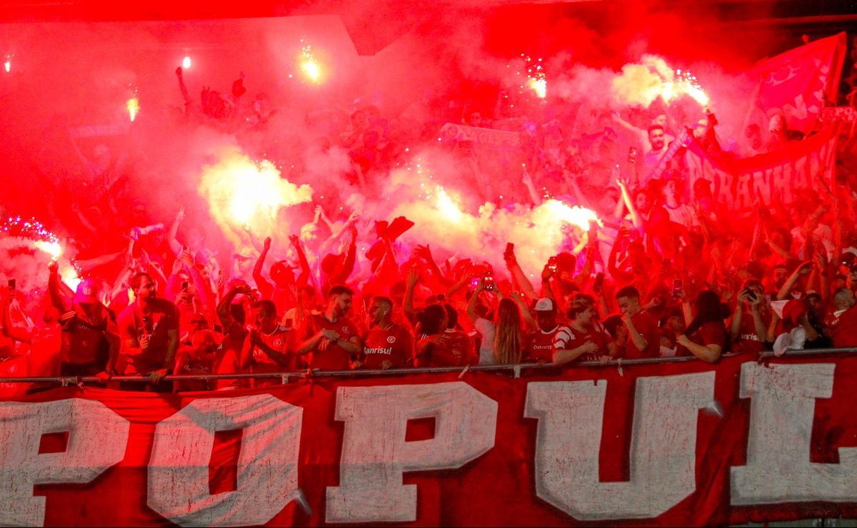 internacional é denunciado no stjd por conta de sinalizadores no gre nal