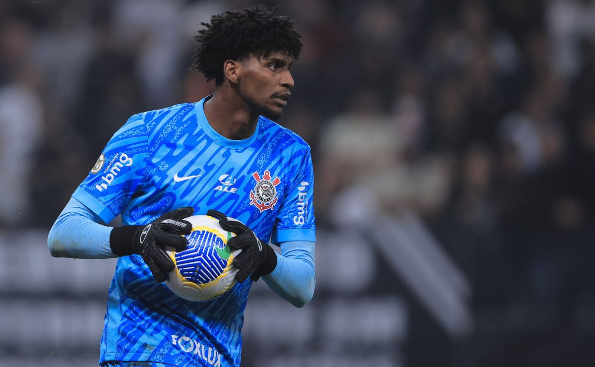 hugo souza lidera ranking mundial de defesas e se torna destaque no corinthians