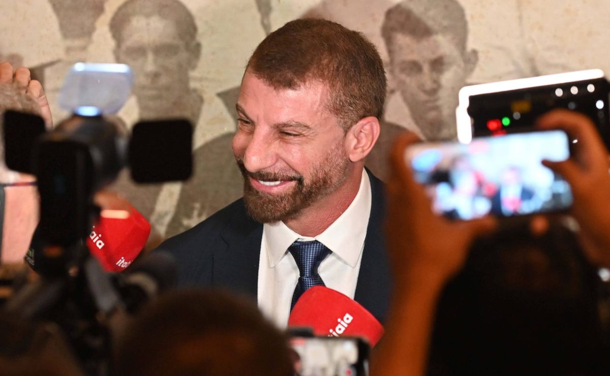 pedrinho age nos bastidores para acertar a chegada de dois reforços no vasco