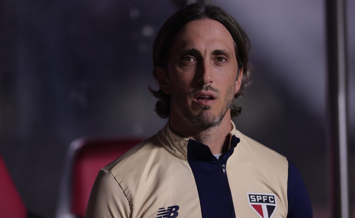 zubeldía escala rodrigo nestor e define são paulo titular para encarar o nacional