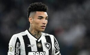 igor jesus responde após estêvão 'cravar' classificação do palmeiras na libertadores