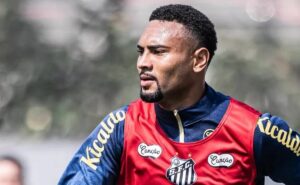 escalação do santos é preparada com wendel silva, giuliano e +2 mudanças feita por carille