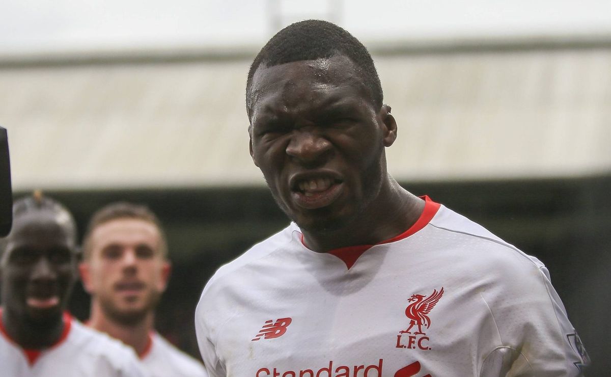 2 milhões por mês: contratação de benteke no corinthians tem cravada sobre descarte  