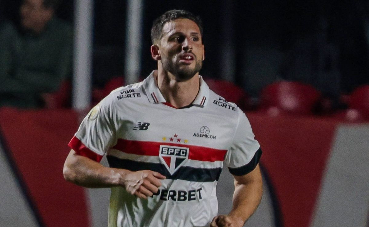 após vitória do são paulo, calleri exalta equipe do flamengo: “um dos melhores da américa do sul”