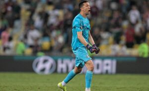 marchesín tem queda de rendimento nos pênaltis e vive desempenho abaixo no grêmio; veja os números