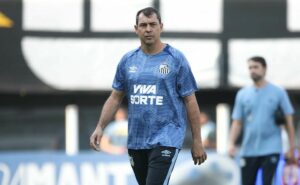 fábio carille é contestado após derrota do santos na vila belmiro