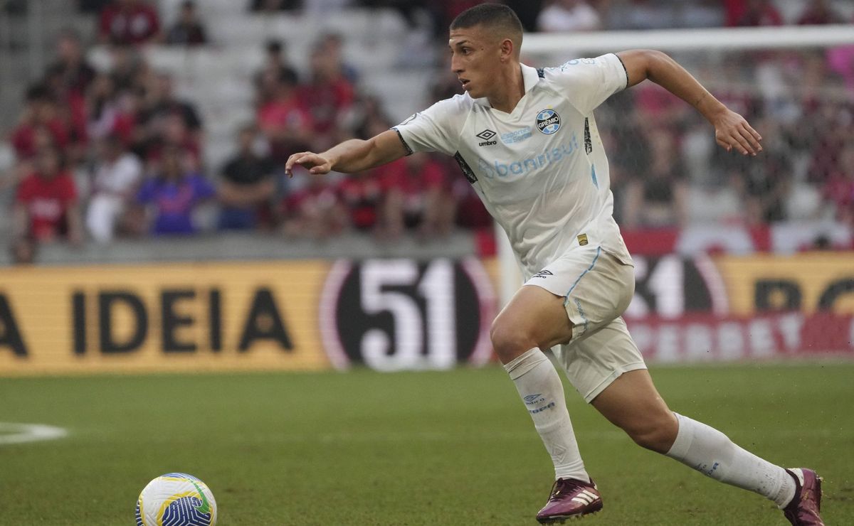 torcida do grêmio se encanta com miguel monsalve e o pede como titular na copa do brasil