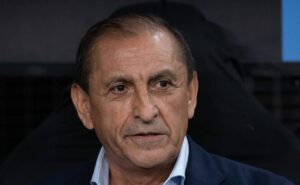 corinthians de ramón díaz leva chapéu do flamengo e atacante procura passagens para chegar ao rio de janeiro